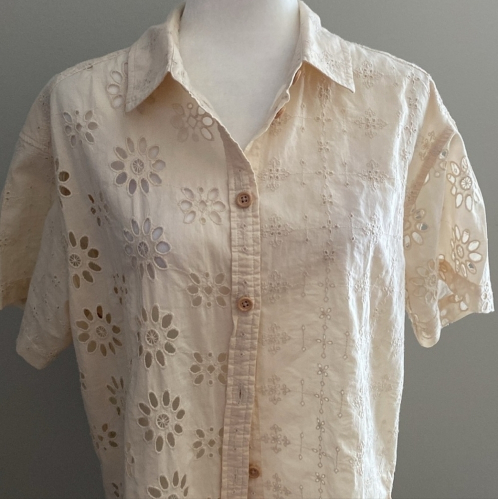 American Eagle cream daisy cutout embroidered button down